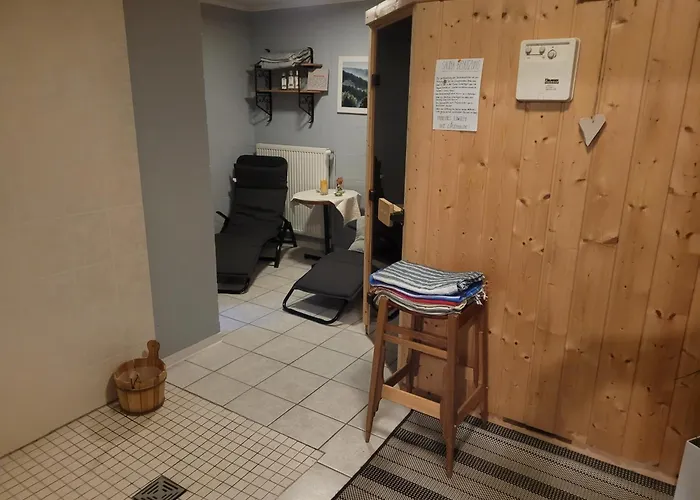 Großes Haus mit Garten, Sauna, Flügel, Kamin uvm
